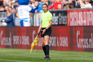 Franca Overtoom bij PEC Zwolle - Ajax