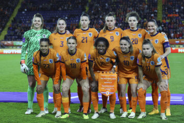 De OranjeLeeuwinnen voorafgaand aan het duel met Noorwegen