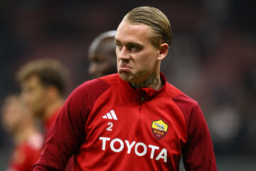 Rick Karsdorp namens AS Roma