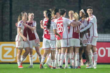 Ajax juicht na een doelpunt