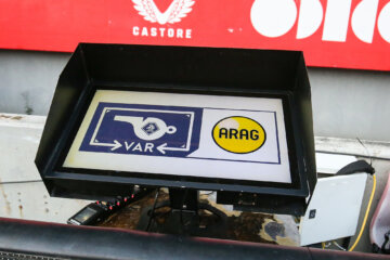 Het VAR-scherm in De Galgenwaard