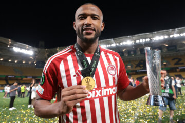 Ayoub El Kaabi na het winnen van de Conference League