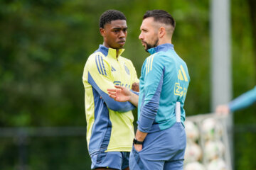 Amourricho van Axel Dongen en Francesco Farioli