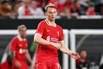 Sepp van den Berg in het shirt van Liverpool FC