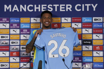 Sávio bij zijn presentatie bij Manchester City