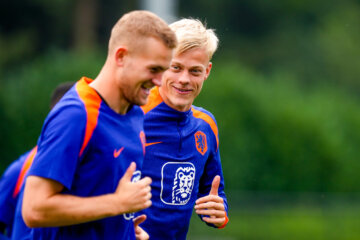 Jan Paul van Hecke op de training van het Nederlands elftal