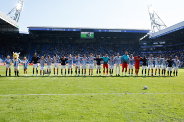 Spelers van SC Heerenveen bedanken het publiek