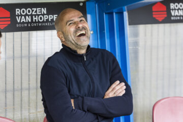 Een lachende Peter Bosz