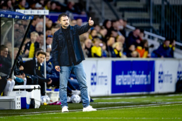 Carl Hoefkens tegen NEC