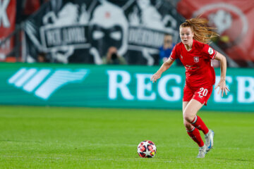 Nikée van Dijk tegen Chelsea