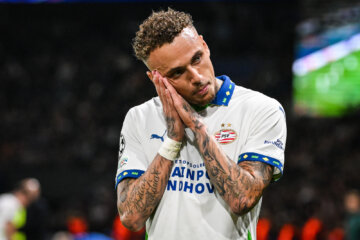 Noa Lang juicht na zijn goal tegen PSG