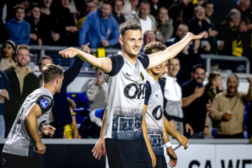 Clint Leemans viert zijn treffer