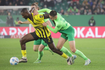 Sébastian Haller in actie namens Borussia Dortmund