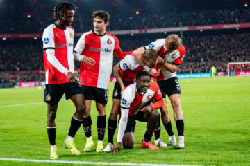 Feyenoord viert een treffer in De Kuip