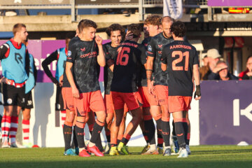 FC Utrecht juicht na de goal van Miguel Rodríguez