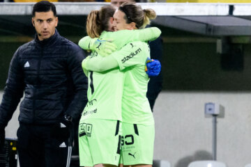 Loes Geurts krijgt een publiekswissel in haar laatste thuiswedstrijd