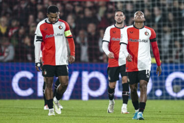 Quinten Timber en Igor Paixao balen