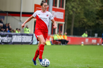 Lotje de Keijzer in actie namens FC Utrecht