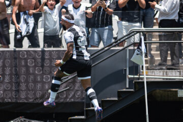 Memphis viert zijn treffer namens Corinthians