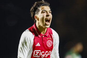 Rayane Bounida na zijn goal voor Jong Ajax