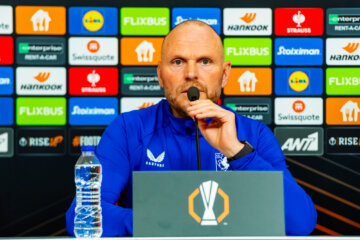 Joseph Oosting tijdens de persconferentie