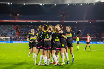 PSV viert treffer in De Kuip