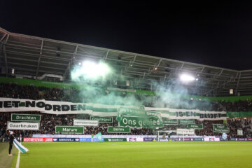 De sfeeractie van de FC Groningen-supporters voor de Derby van het Noorden