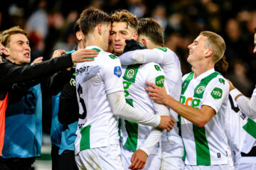 FC Groningen juicht na de goal van Luciano Valente in de derby