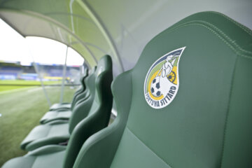 Het logo van Fortuna Sittard op een stoel in het stadion