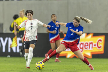 Een wedstrijd tussen Japan en Amerika op de SheBelieves Cup