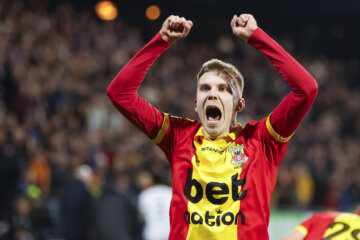 Oliver Antman is blij na een goal in De Adelaarshorst