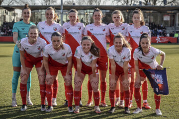 Het elftal van FC Utrecht voor de wedstrijd tegen Fortuna Sittard