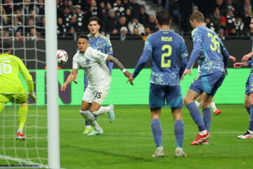 Ajax in actie tegen Frankfurt