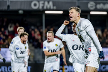 Sydney van Hooijdonk viert goal