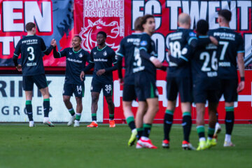 Feyenoord viert feest na wéér een doelpunt in Enschede