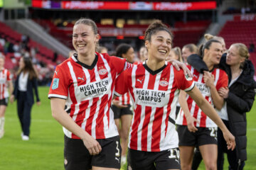 Gwyneth Hendriks en Chimera Ripa na de zege van PSV