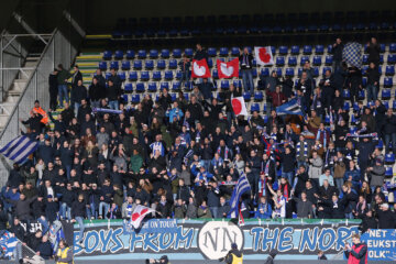 Fans van SC Heerenveen in het uitvak van Fortuna Sittard
