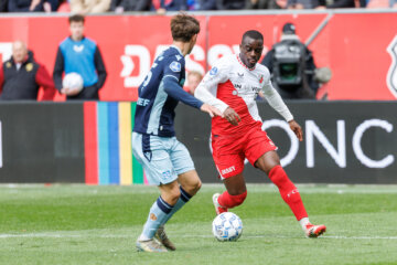Yoann Cathline in actie tegen SC Heerenveen