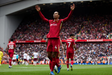 Virgil van Dijk juicht