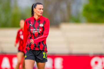 Riola Xhemaili bij PSV