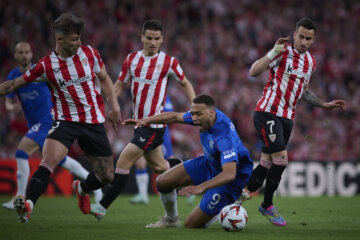 Cyriel Dessers onderuit bij Bilbao - Rangers