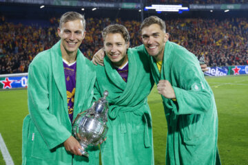 Finn Stokkers, Evert Linthorst en Jari de Busser met de KNVB Beker