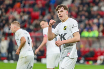 Leo Sauer viert zijn treffer tegen AZ