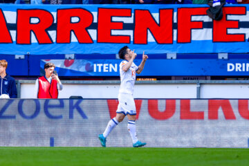 Ion Nicolaescu viert doelpunt tegen NEC