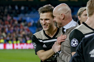 Joël Veltman en Erik ten Hag bij Ajax