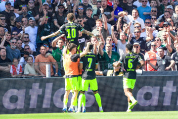 Noa Lang na de gelijkmaker van PSV tegen Feyenoord