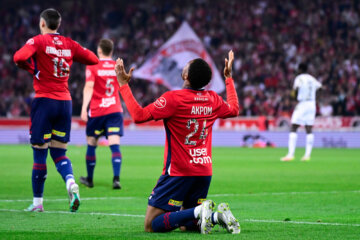 Chuba Akpom viert treffer