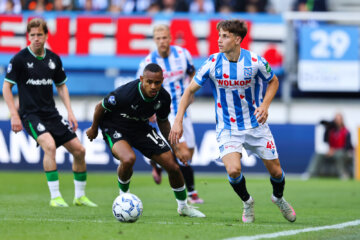 Oliver Braude in actie tegen Feyenoord