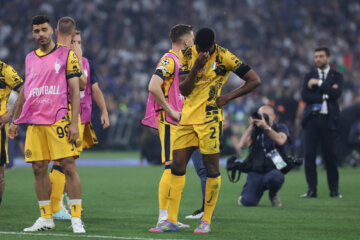 Denzel Dumfries baalt na verloren CL-finale