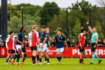 Jan Plug heeft een rode kaart gekregen bij Feyenoord Onder 21